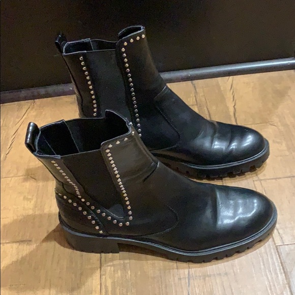 Zara Shoes - Zara Chelsea boot